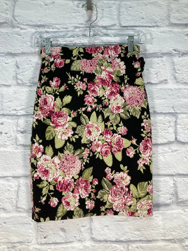 Skirt Mini & Short By Maeve In Black & Pink, Size: 00